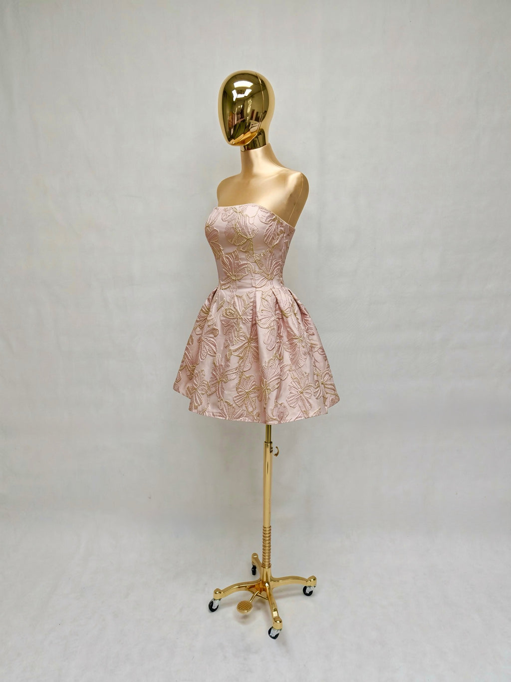 Vestido Strapless Satinado Estampado de Flores