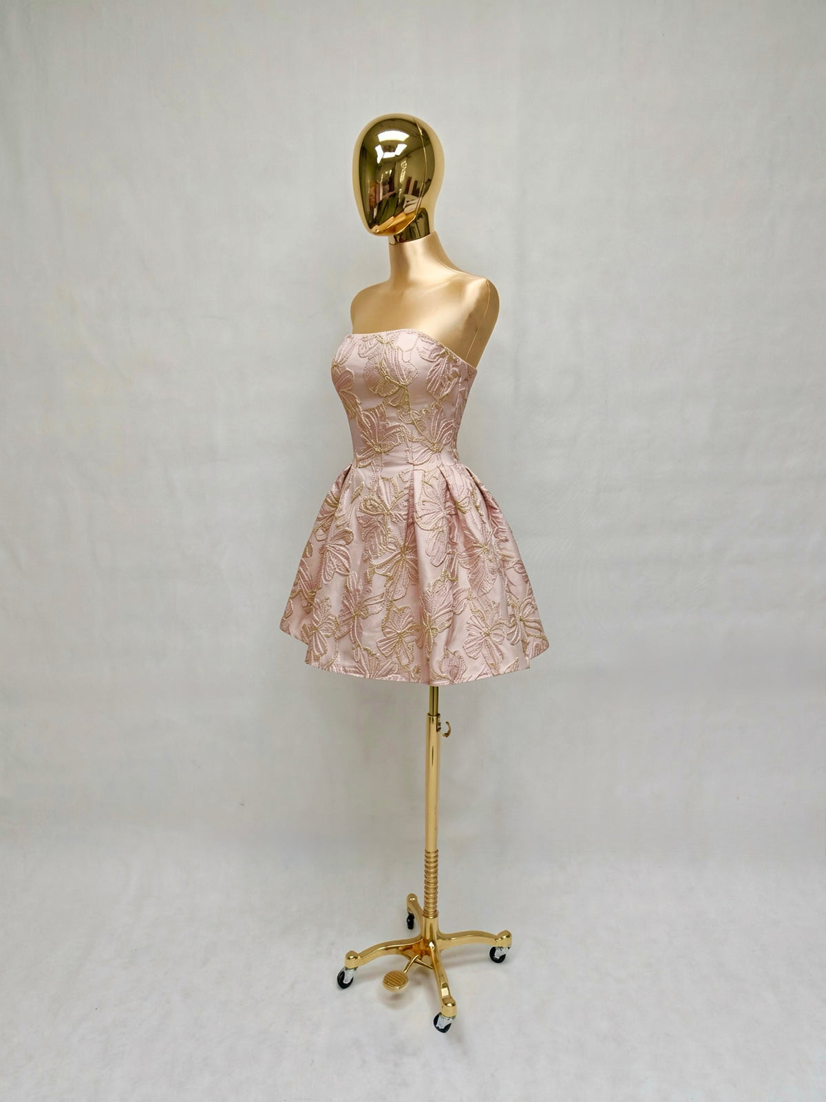 Vestido Strapless Satinado Estampado de Flores