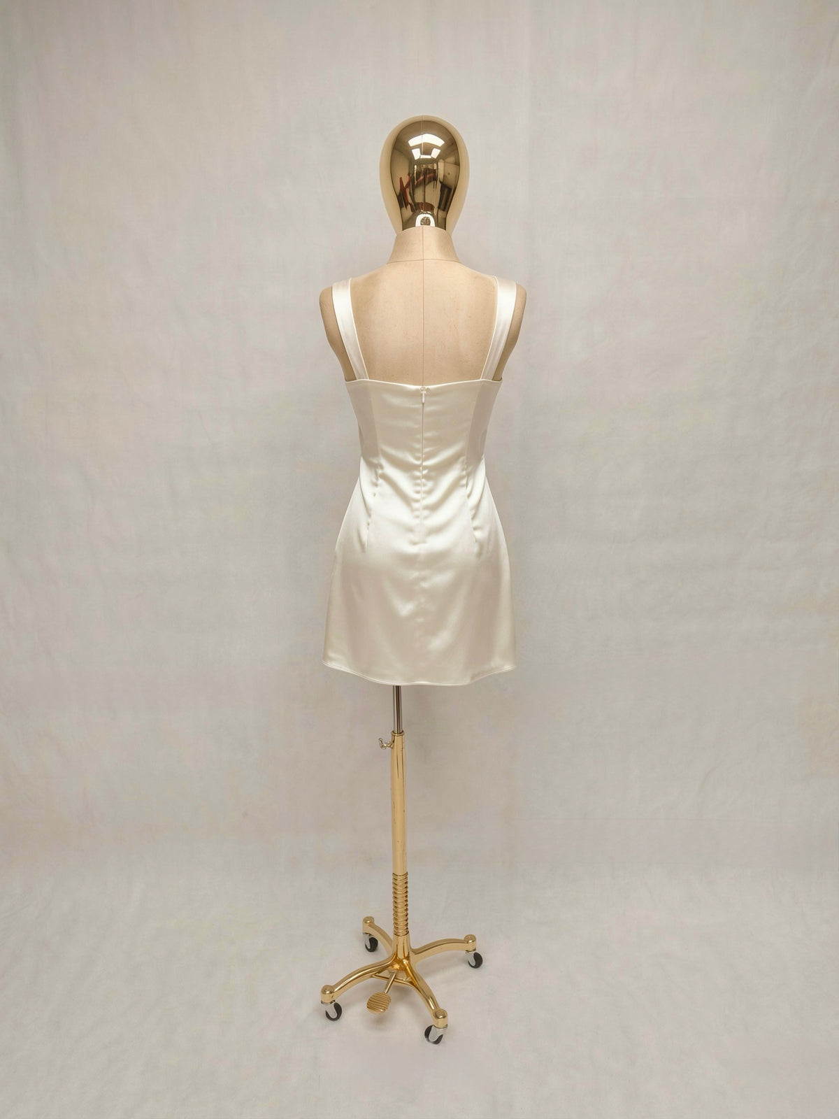 Vestido Mini Satinado Escote Moño