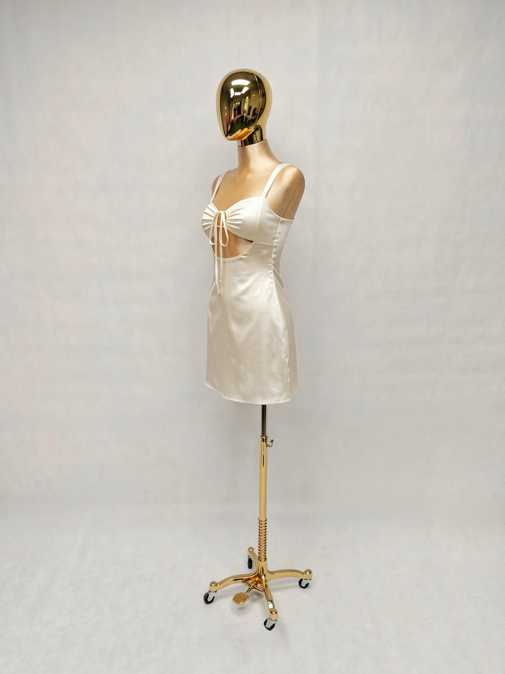 Vestido Mini Satinado Escote Moño