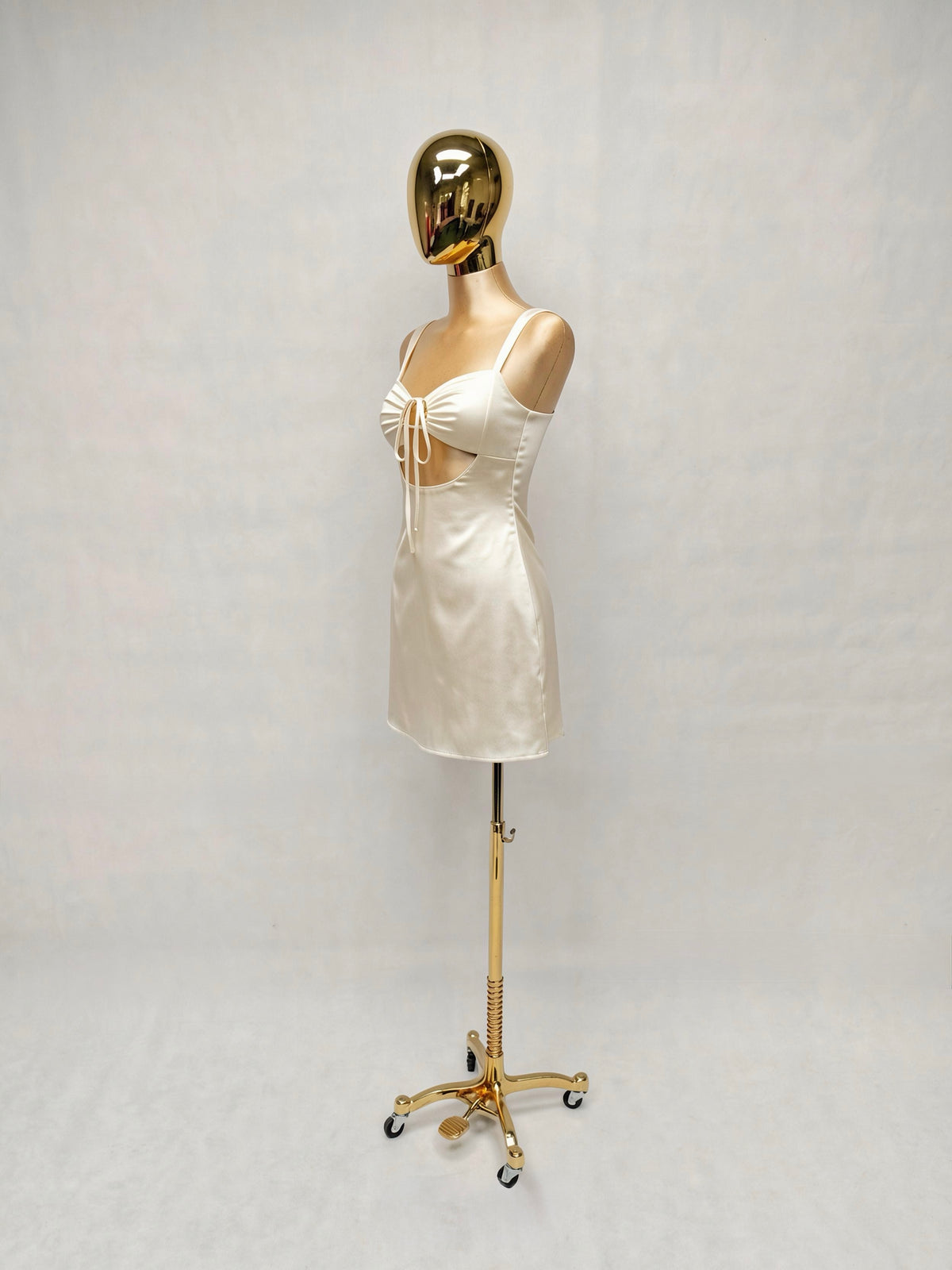 Vestido Mini Satinado Escote Moño