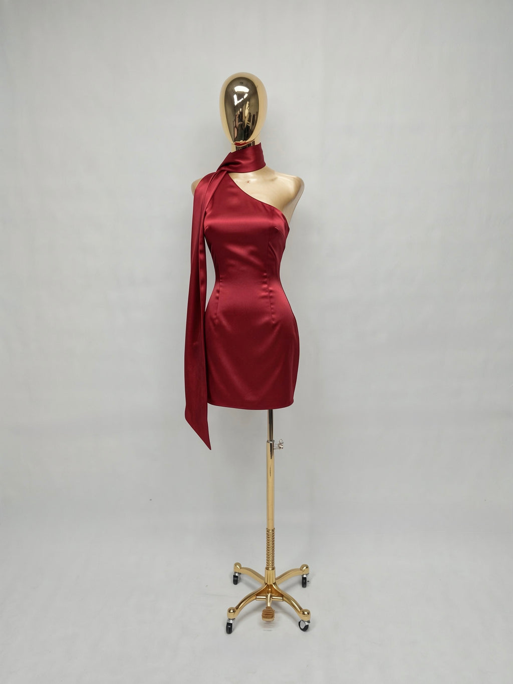 Vestido Satinado Escote Asimétrico