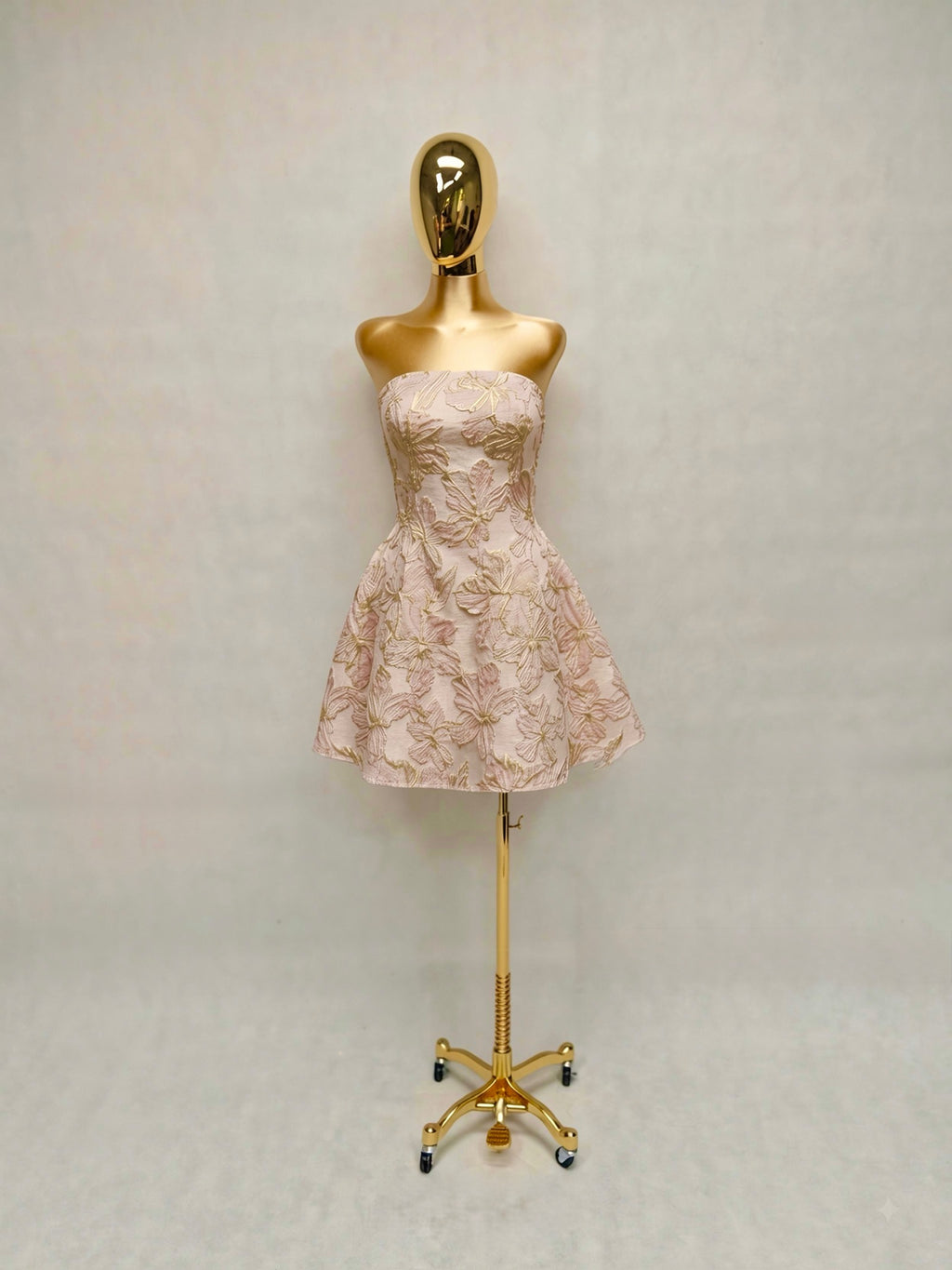 Vestido Strapless Satinado Estampado de Flores