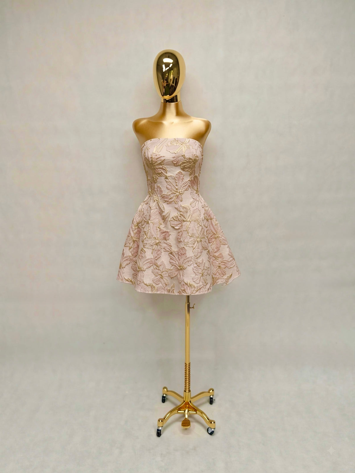 Vestido Strapless Satinado Estampado de Flores