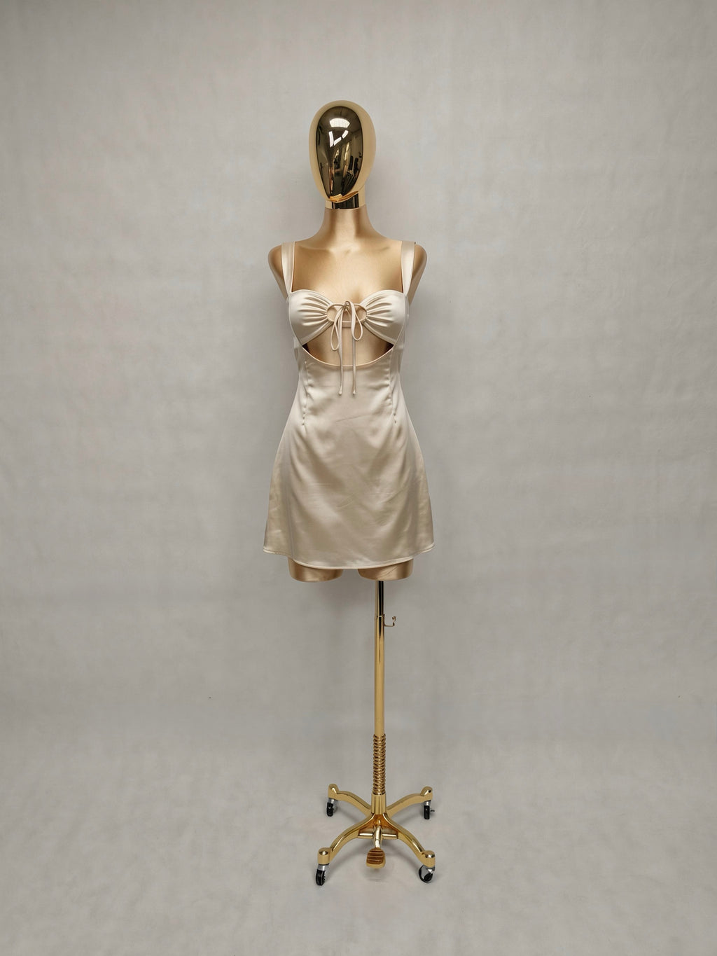 Vestido Mini Satinado Escote Moño