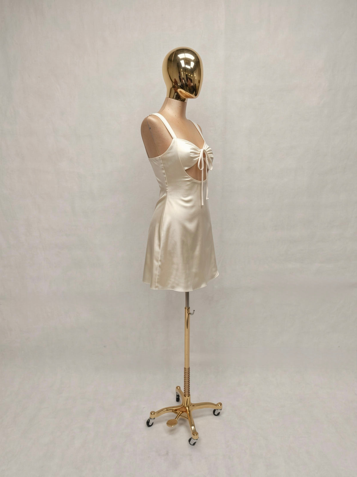 Vestido Mini Satinado Escote Moño