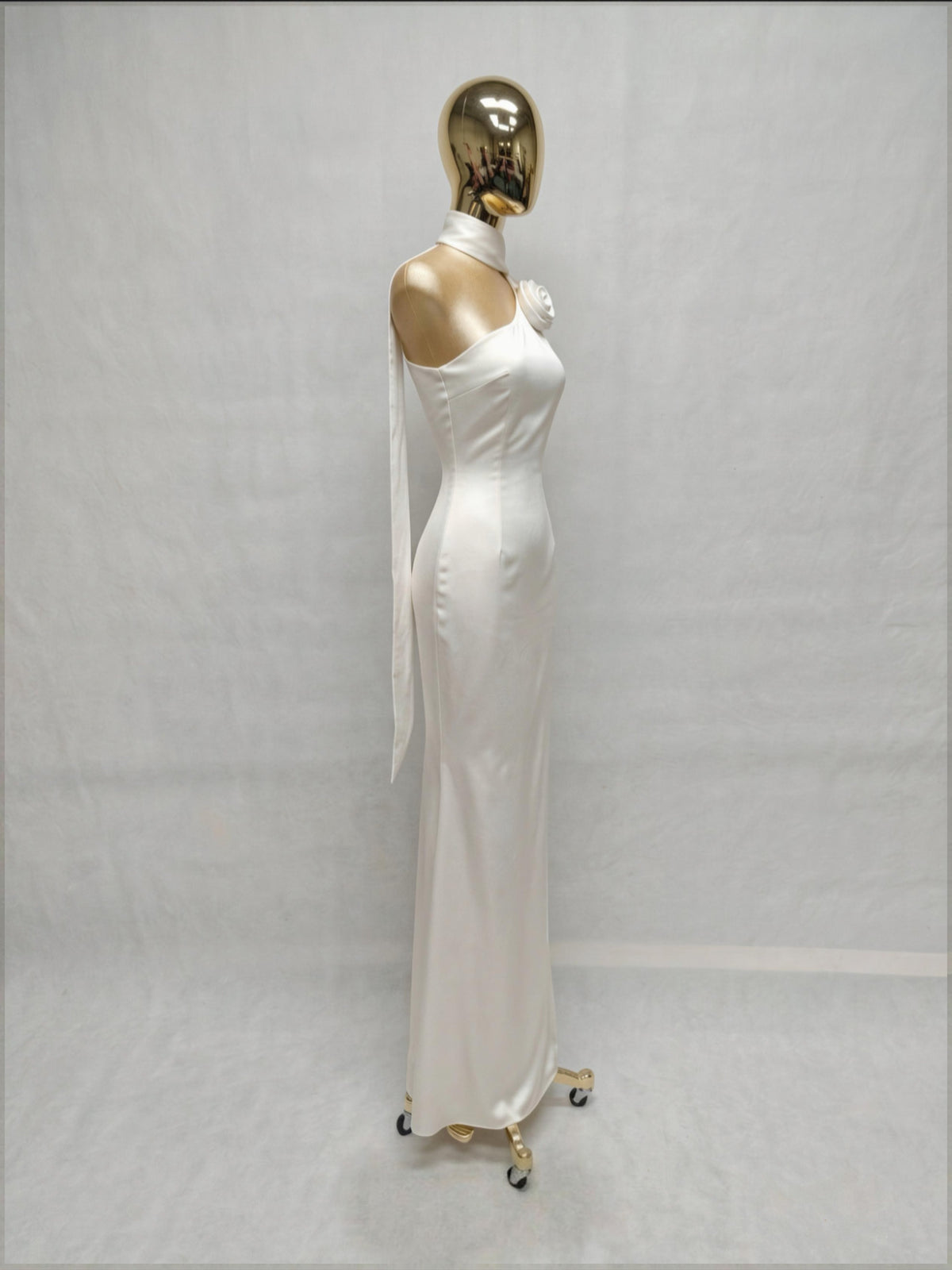 Vestido Satinado con Flor