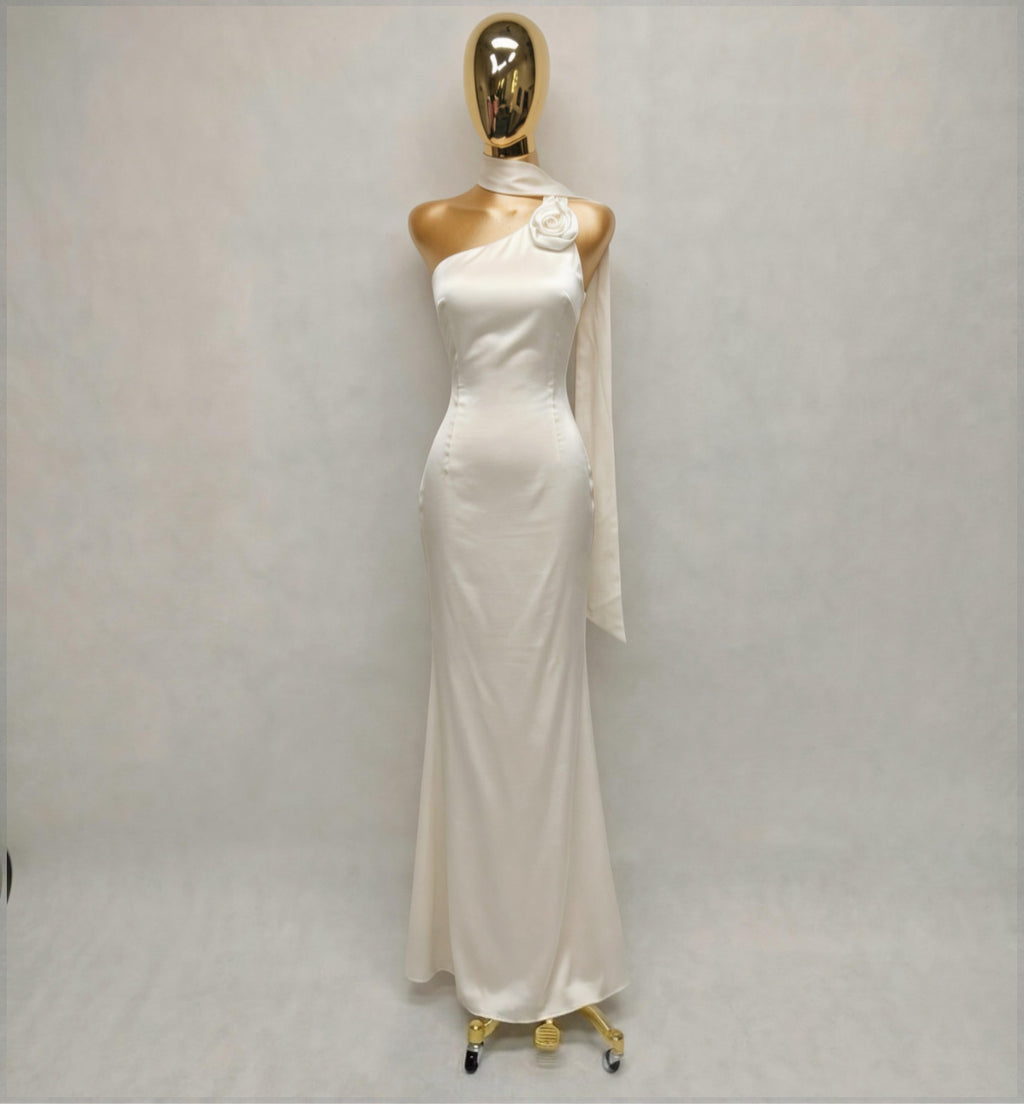 Vestido Satinado con Flor