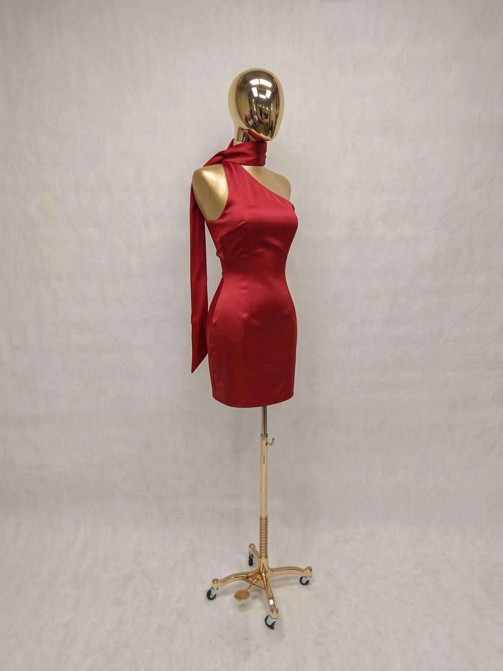 Vestido Satinado Escote Asimétrico