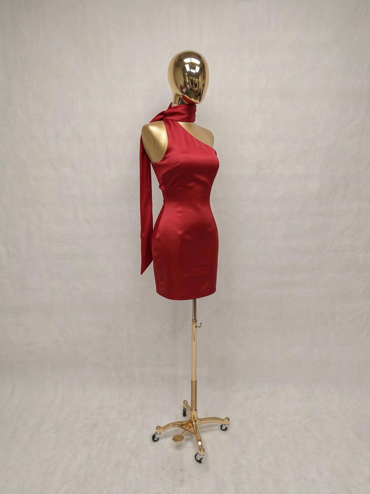 Vestido Satinado Escote Asimétrico