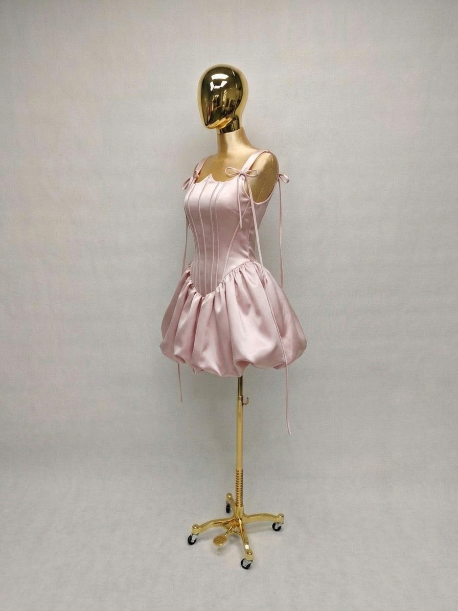 Vestido Satinado con Falda Tipo Globo